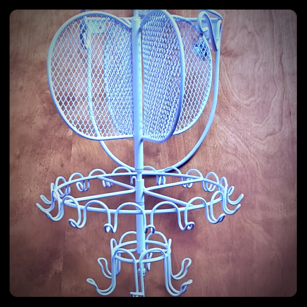 Wall mount spinning jewelery organizer